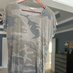 Women’s Large Camo CapSleeve T-shirt Knot